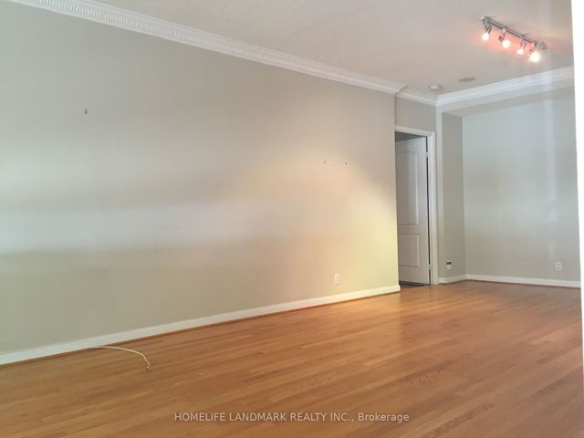 1205 - 28 Sommerset Way