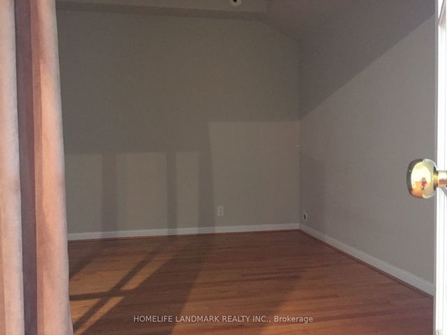 1205 - 28 Sommerset Way