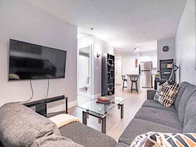 428 - 250 Wellington St W