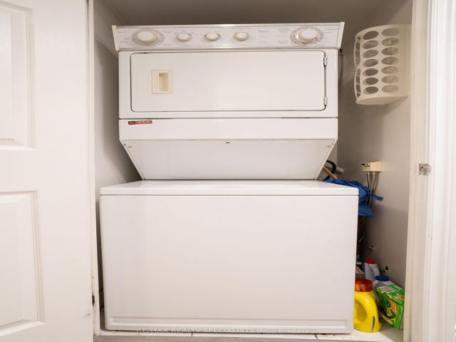 428 - 250 Wellington St W