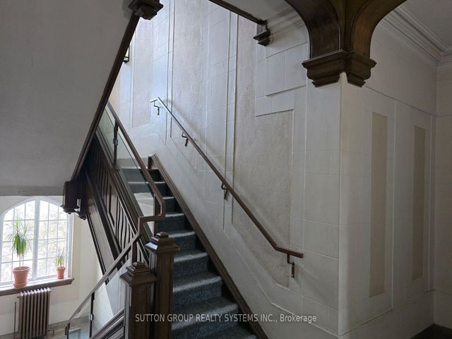 11 - 2875 Yonge St