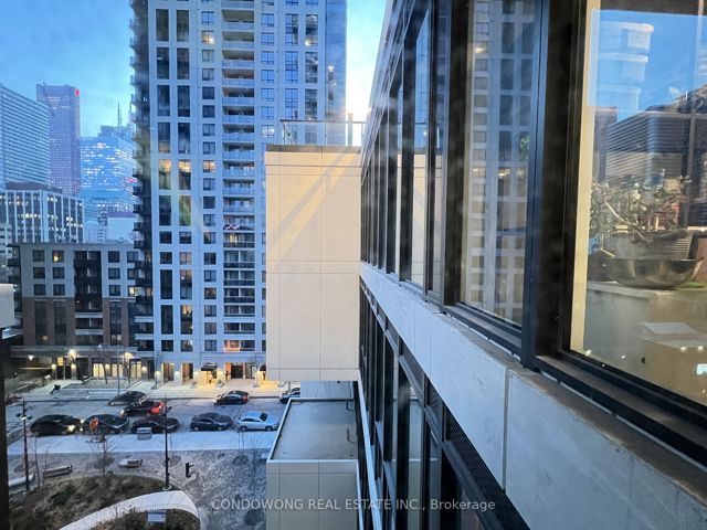 801 - 77 Shuter St