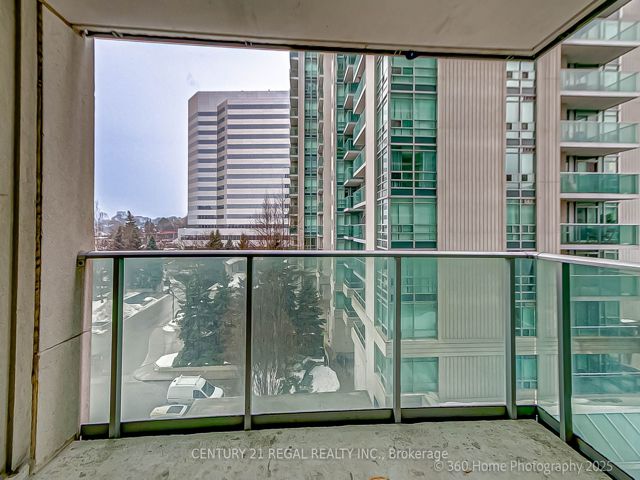 601 - 35 Bales Ave