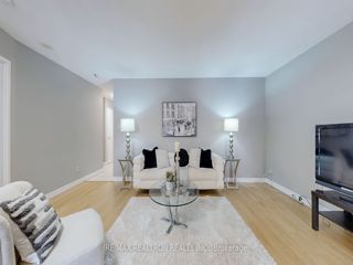 1008 - 633 Bay St