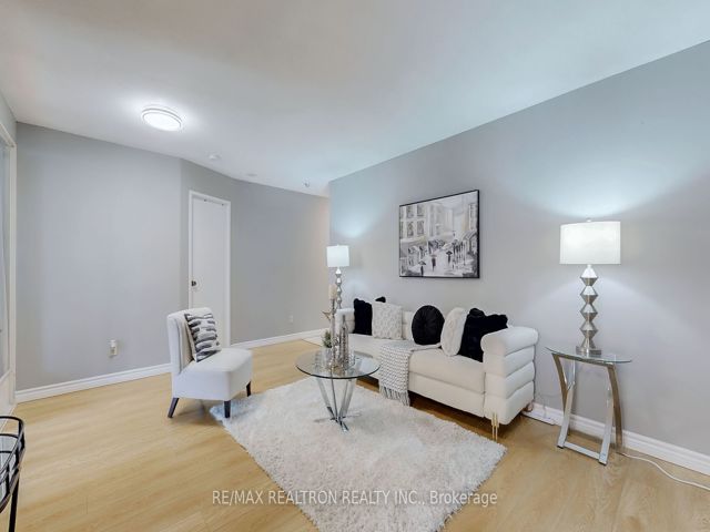 1008 - 633 Bay St
