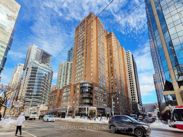 1008 - 633 Bay St