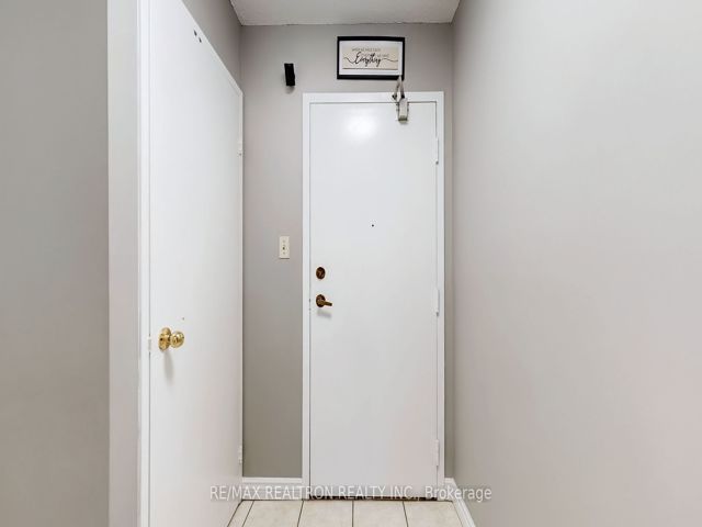 1008 - 633 Bay St