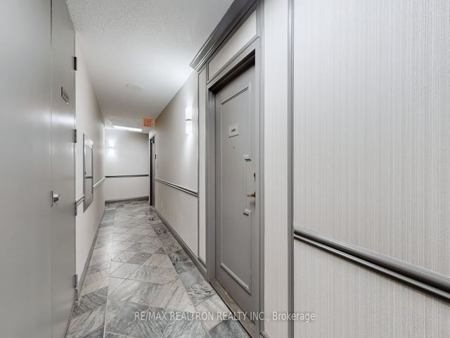 1008 - 633 Bay St