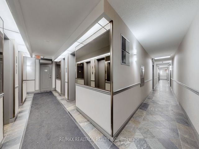 1008 - 633 Bay St