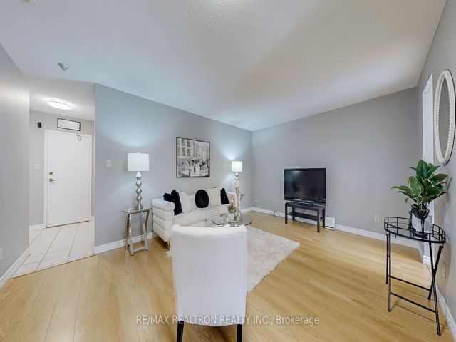 1008 - 633 Bay St