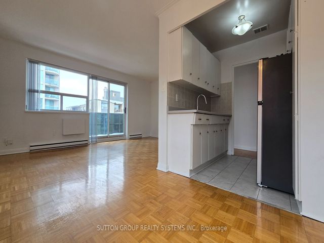 507 - 365 Eglinton Ave E