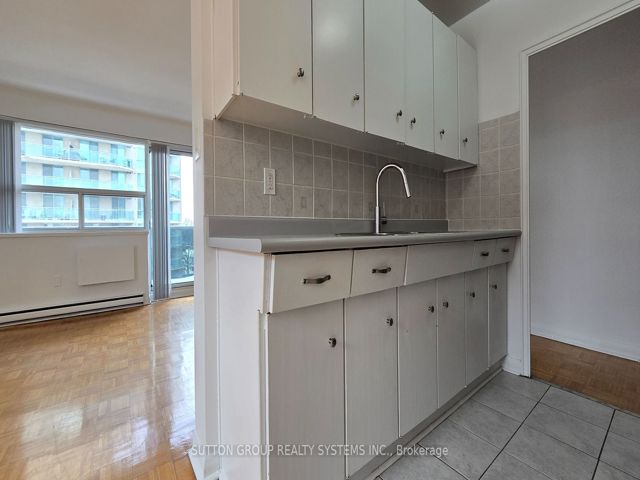 507 - 365 Eglinton Ave E