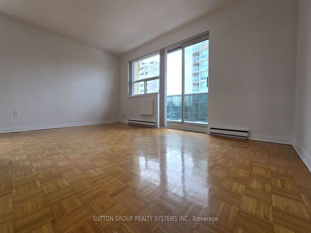 507 - 365 Eglinton Ave E