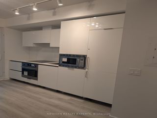 3013 - 230 Simcoe St S