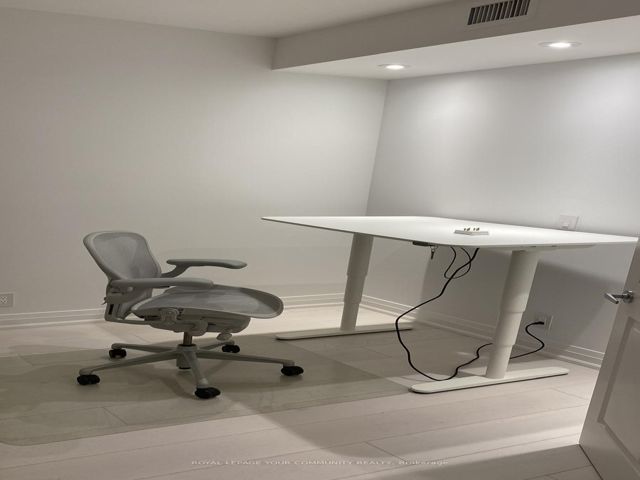 719 - 20 Scrivener Sq
