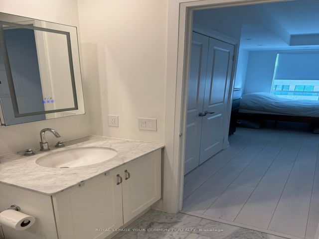 719 - 20 Scrivener Sq