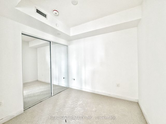 730 - 230 Simcoe St