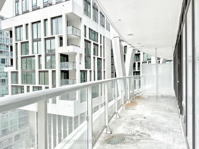 730 - 230 Simcoe St