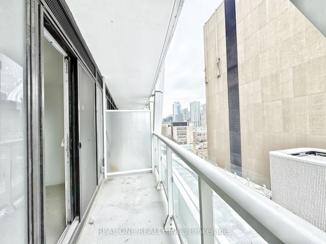 730 - 230 Simcoe St