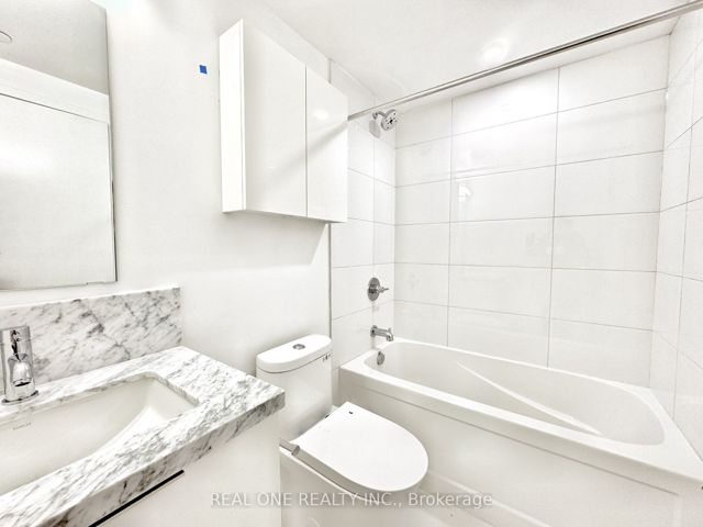 730 - 230 Simcoe St