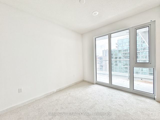 730 - 230 Simcoe St