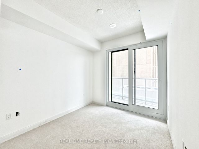 730 - 230 Simcoe St