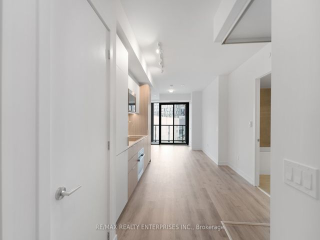 423 - 28 Eastern Ave