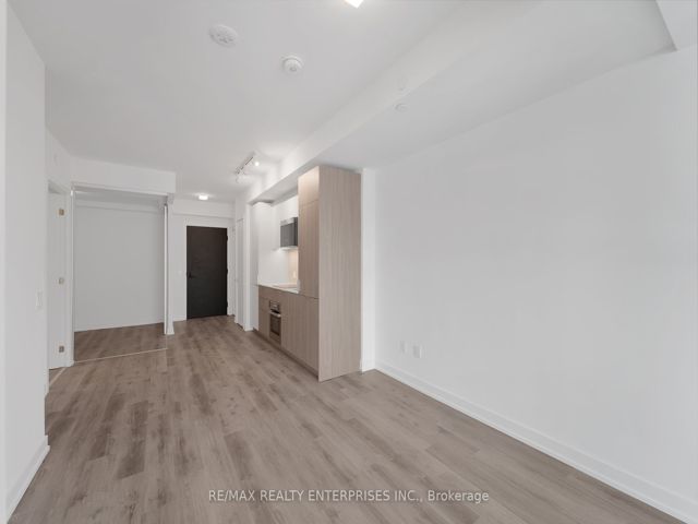 423 - 28 Eastern Ave
