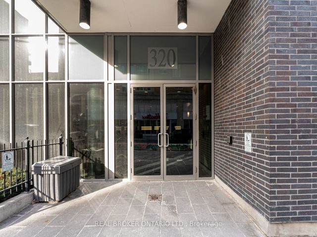 1516 - 320 Richmond St E