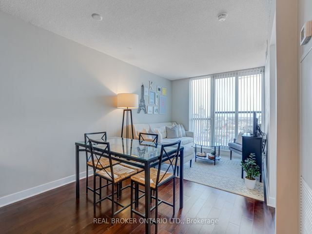 1516 - 320 Richmond St E