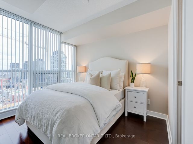 1516 - 320 Richmond St E