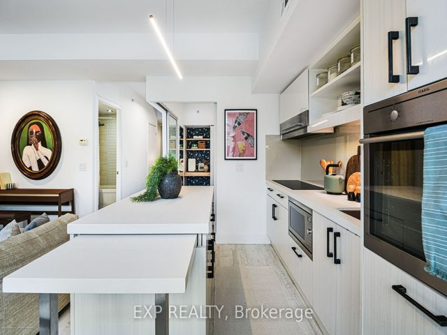 202 - 39 Sherbourne St