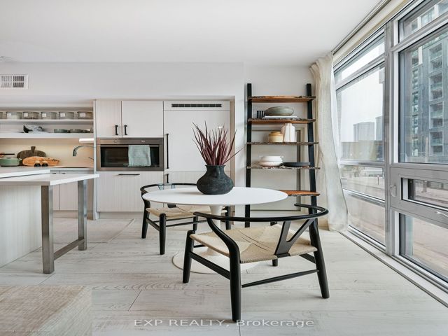 202 - 39 Sherbourne St