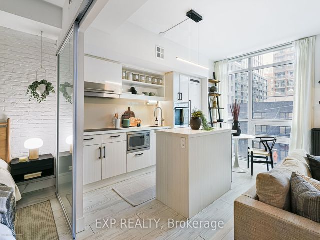 202 - 39 Sherbourne St