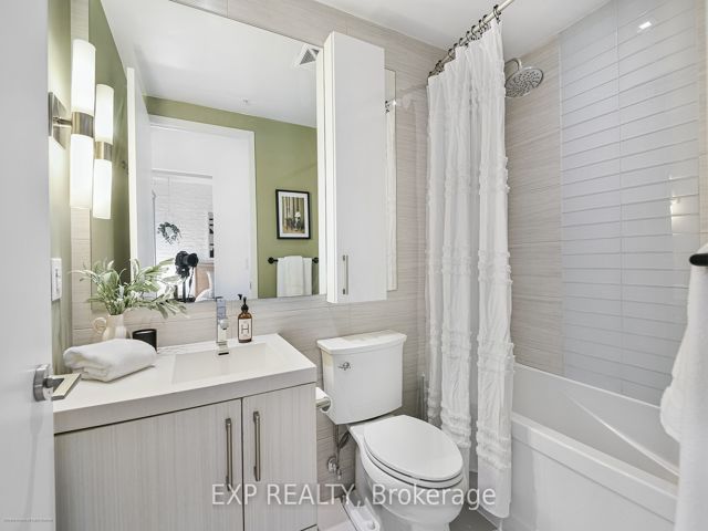 202 - 39 Sherbourne St