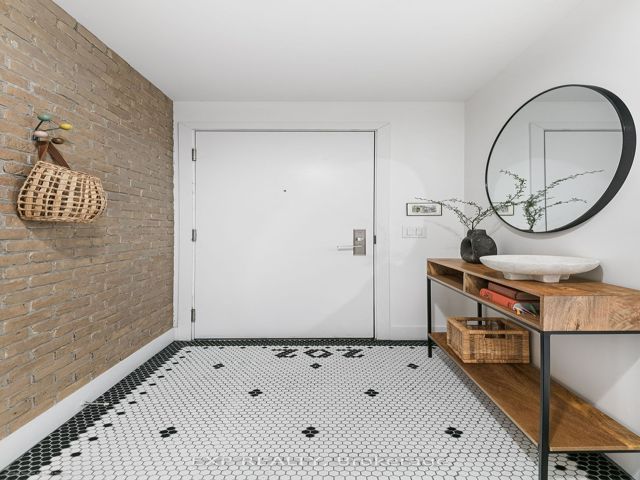 202 - 39 Sherbourne St