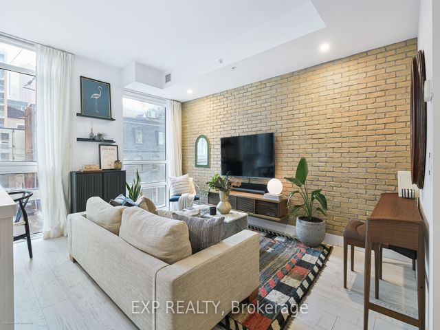 202 - 39 Sherbourne St