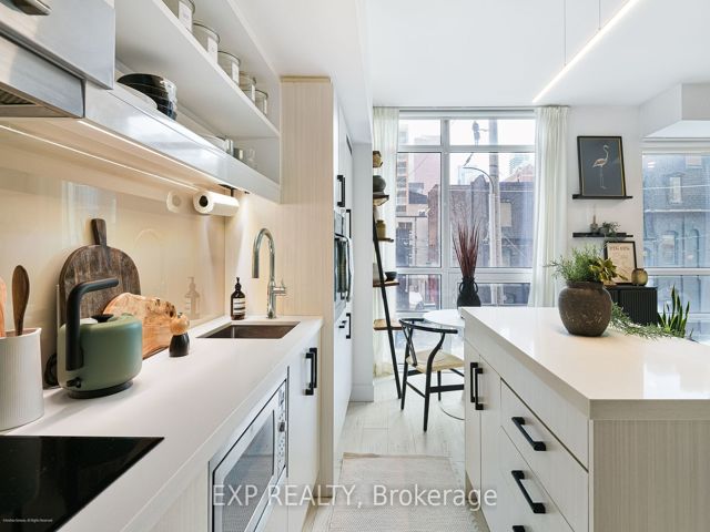 202 - 39 Sherbourne St