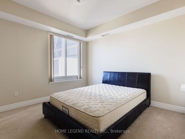 1404 - 35 Balmuto St