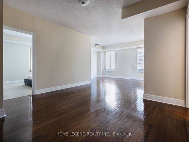 1404 - 35 Balmuto St