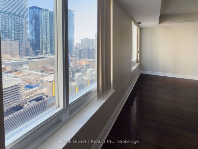 1404 - 35 Balmuto St