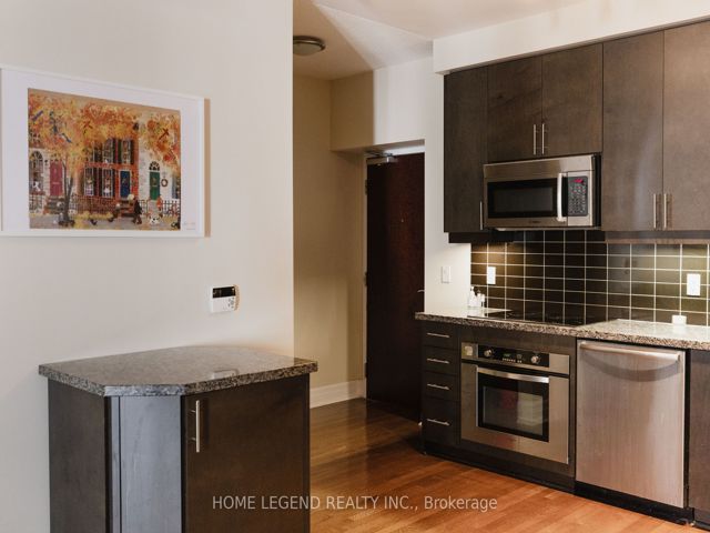 1404 - 35 Balmuto St
