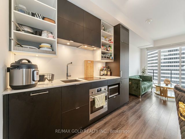 2506 - 20 Edward St