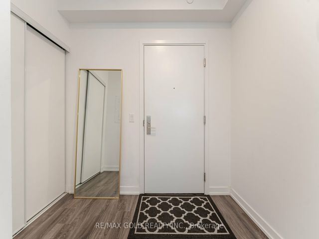 2506 - 20 Edward St