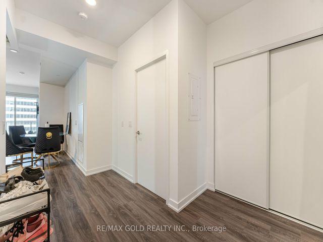 2506 - 20 Edward St