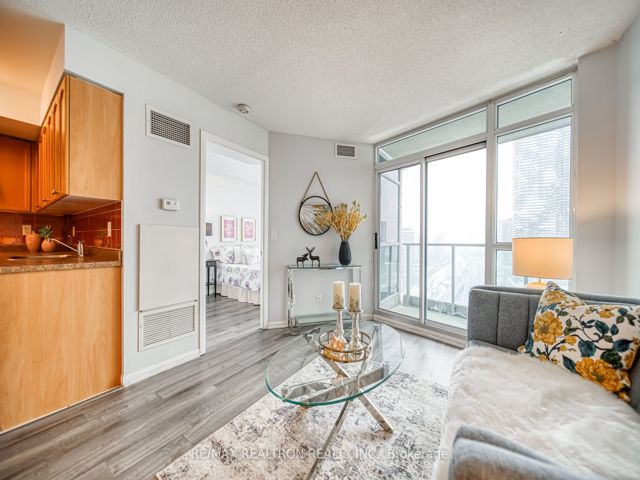 3109 - 18 Yonge St