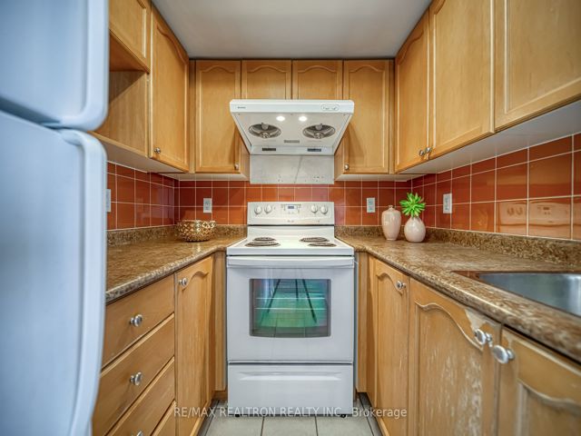 3109 - 18 Yonge St
