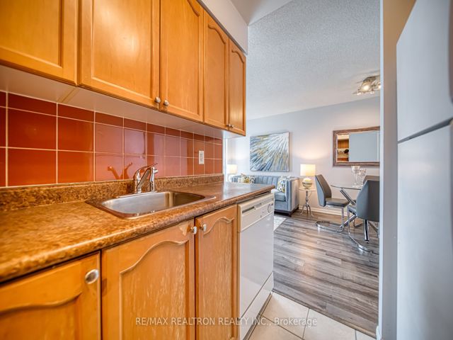 3109 - 18 Yonge St