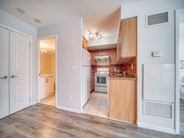 3109 - 18 Yonge St