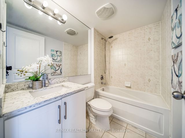 3109 - 18 Yonge St